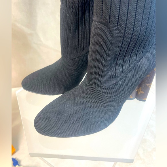 Louis Vuitton Silhouette Black Ankle Boots Sz 40 (US 8) In Like New Condition - Picture 4 of 16